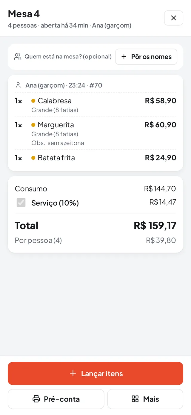 Garçom no celular